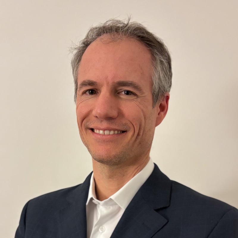 Professional real estate agent portrait in elegant Parisian square, showcasing luxury property expertise and trustworthy service for premium rental properties.