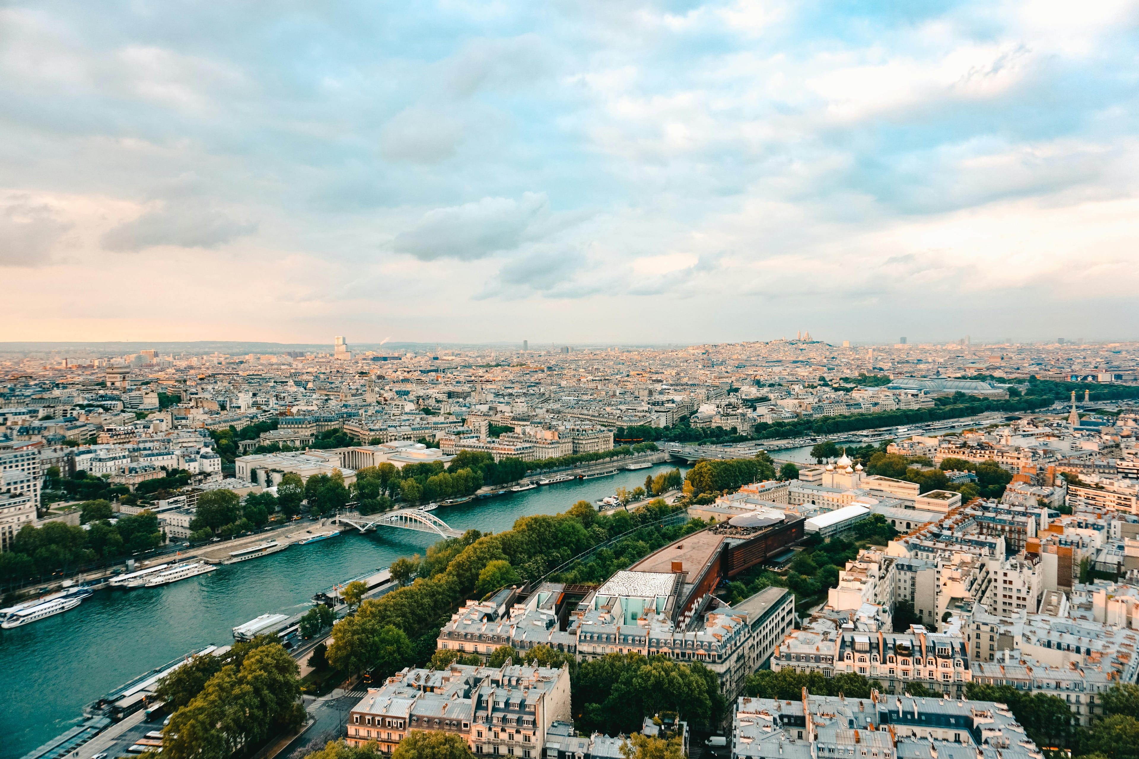 Real estate agency operating in Paris and the inner suburbs
